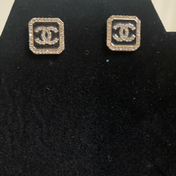 Nwt Fashion Earrings ✨ - Picture 3 of 5